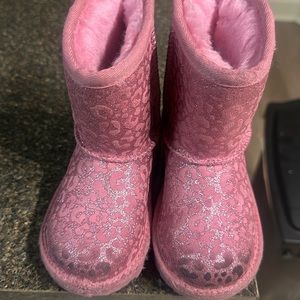 Little girl used pink leopard print Ugg